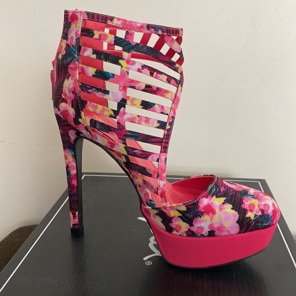 Heels - Picture 3 of 5